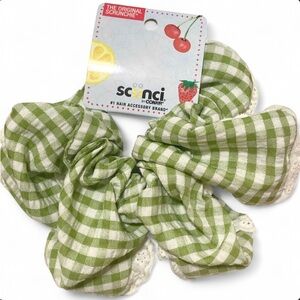 🎀3/$25🎀 Scunci Green Checkered Hair Scrunchie